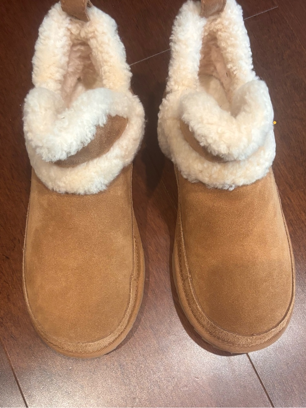 Girls UGGS - NWT - Picture 2 of 6